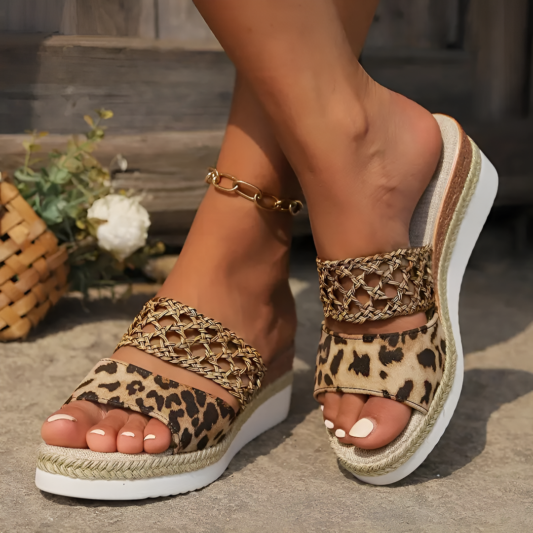 MADDISON | LIGHTWEIGHT LEOPARD PRINT SANDALS. - La femme Toronto