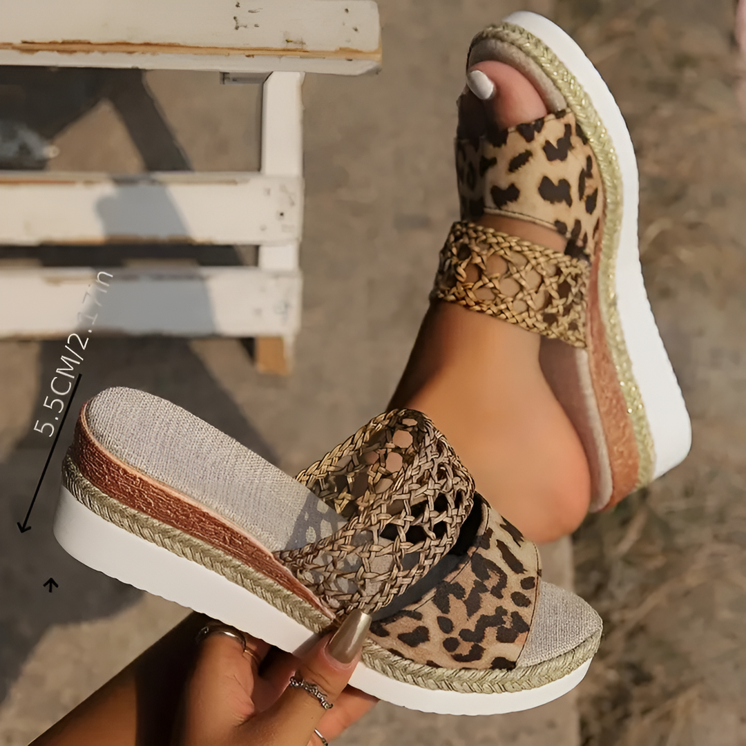 MADDISON | LIGHTWEIGHT LEOPARD PRINT SANDALS. - La femme Toronto