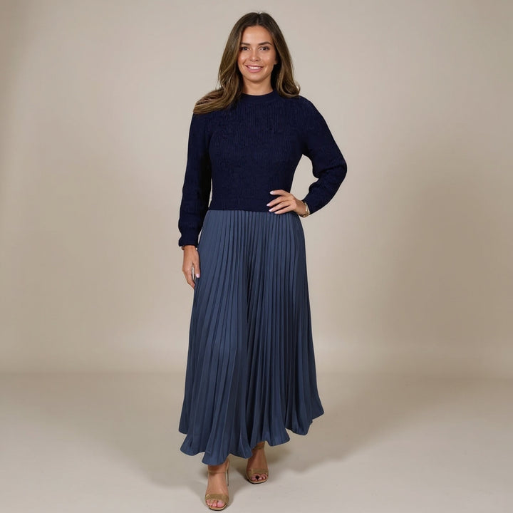 Claudia | Maxi dress with a knit top and pleated skirt