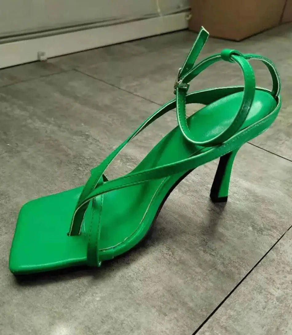 Elena | Sandale sa tankom petom i elegantnim kaišem