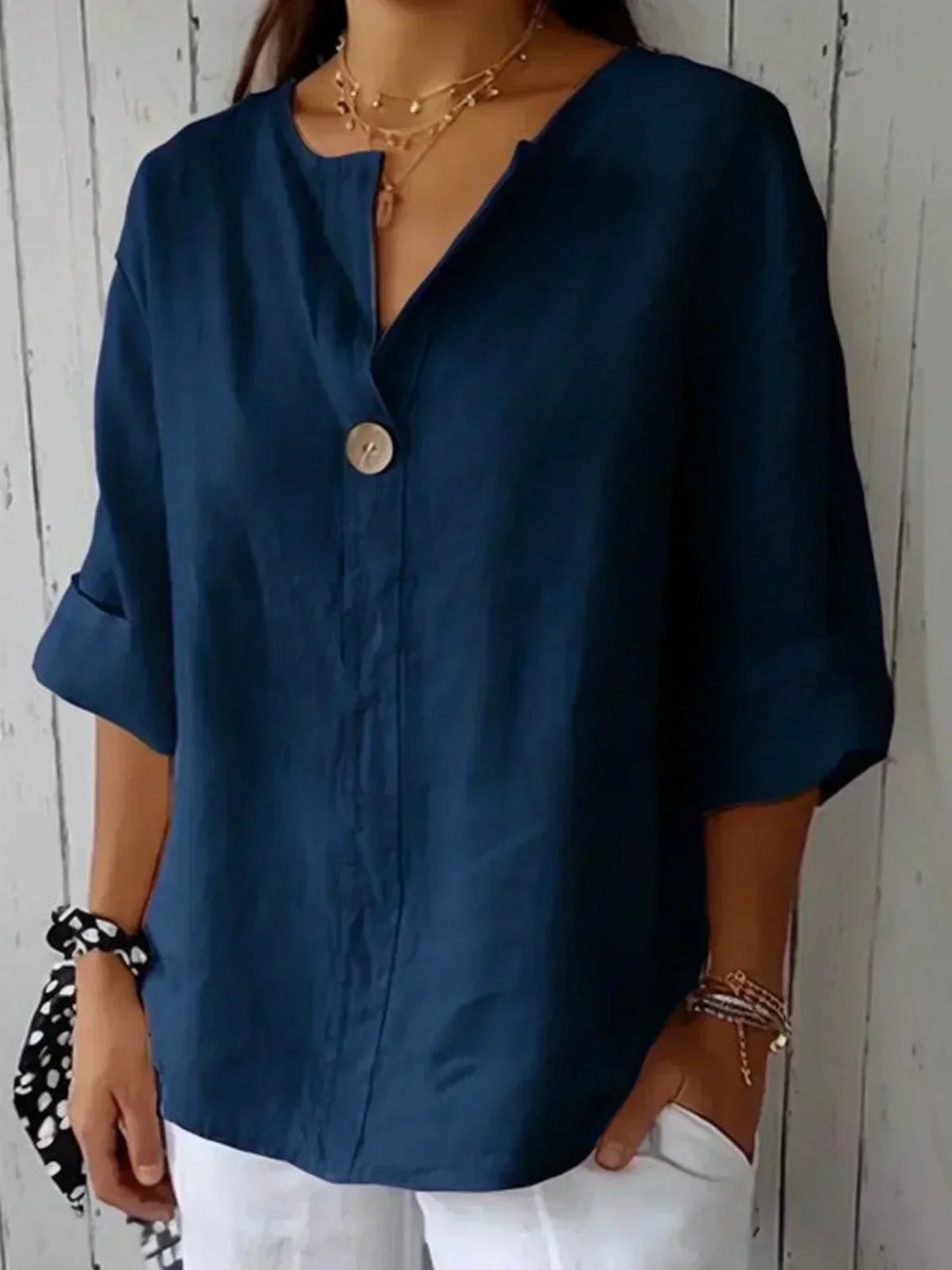 Jasmine's | Effortless V-Neck Blouse - La femme Toronto