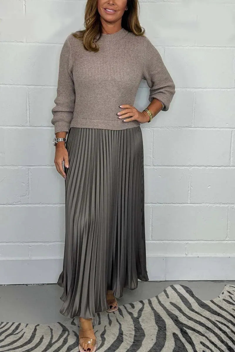 Claudia | Maxi dress with a knit top and pleated skirt